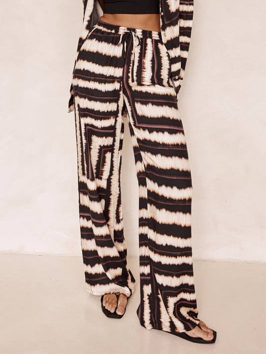 Signature Strip Textured Chocolate Print Baggy Pants